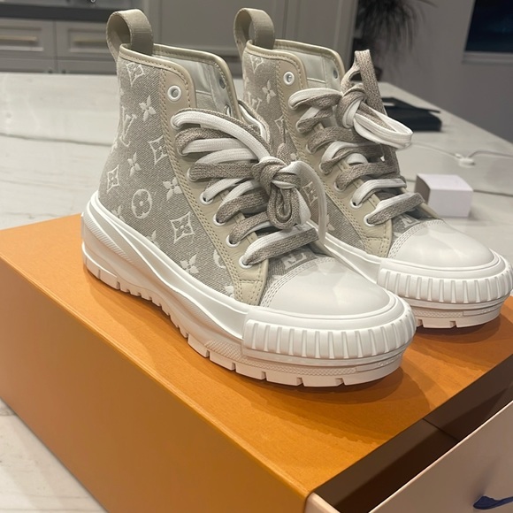 LV squad trainer boots. - Picture 1 of 8